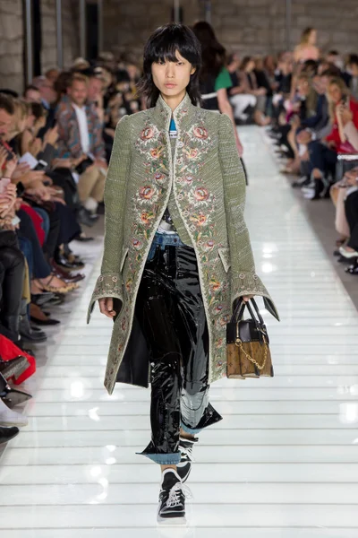 Look 24